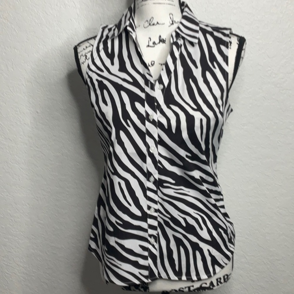 Charter Club NWT Zebra Print Sleeveless Button Up Top. Size 2P, Cotton Blend